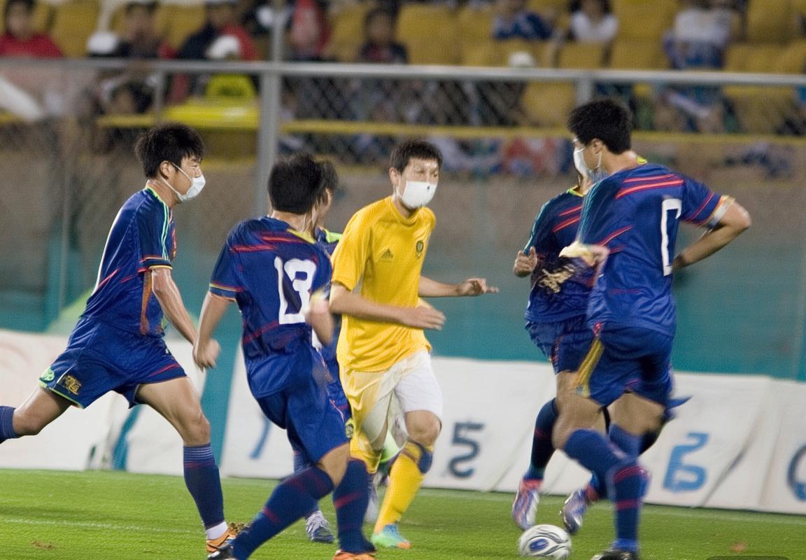 2010东亚杯：中日足球巅峰对决背后的故事与影响(图2)